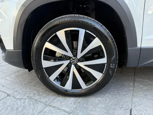 Volkswagen Taos 1.4 Tsi Highline At