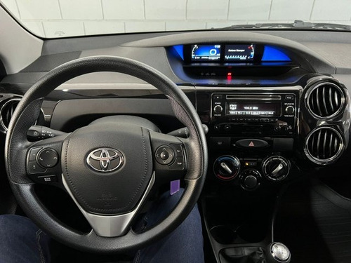 Imagem 10 de 12 de Etios Sedán 1.5 X Plus Sedan 16v Flex 4p Manual