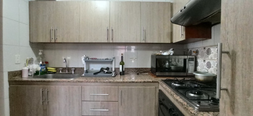 Imagen 3 de 14 de Apartamento En Venta. Medellín, Loma De Los Bernal.