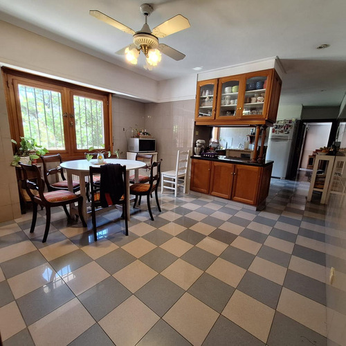 Importante Residencia En Venta En San Isidro, De Libertador Al Rio