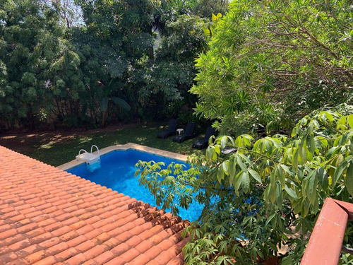 Casa Residencial Venta, 5 Recs, 5 Baños Y Alberca En Campestre Cancún Quintana Roo