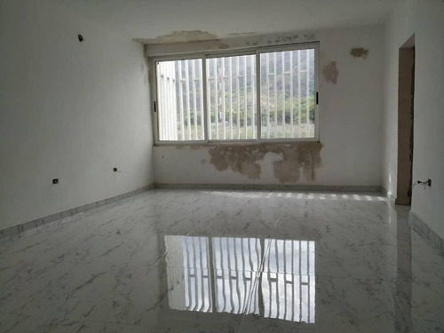 Imagen 5 de 9 de Townhouse En La Urb. Amazonia, Foth-113