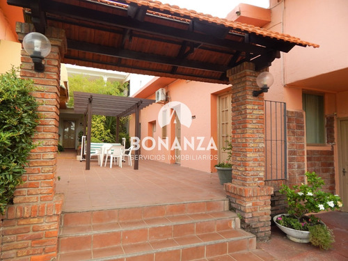 Piriápolis, Hotel En Venta, Centro. 5 Cuadras De La Playa.