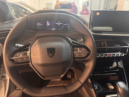 Peugeot 2008 1.0T Allure