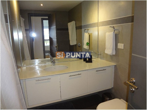 Imagen 9 de 16 de Apartamento De 3 Dormitorios Y Dependencia, Playa Mansa