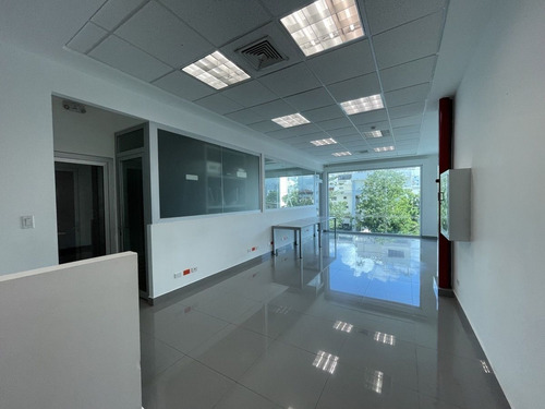 Edificio Oficinas Venta Alquilado Renacimiento, Santo Domingo