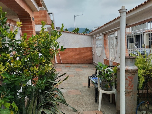Cr Vende Casa-quinta De 2 Plantas Y Un Anexo, Urb Prebo, Valencia