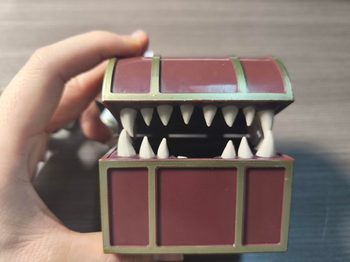 Figura De Frieren Con Baul