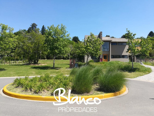 Oportunidad! Hermoso Lote De 825 Metros En El Barrio El Cazal