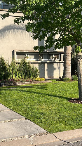 Casa En Venta En Barrio Privado Weston, Moreno