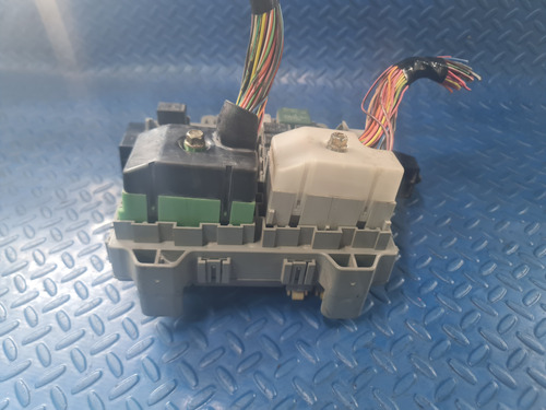 Arnes Conector Caja Fusibles Jeep Liberty 3.7 Litros 2003 (Usado)