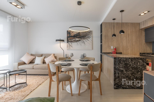 Venta. Departamento De 3 Dormitorio Con Pileta Y Parrilleros Propios. Abasto. Amenities.