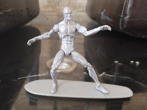 Figura Silver Surfer Super Articulado Tamaño Universe (Usado)