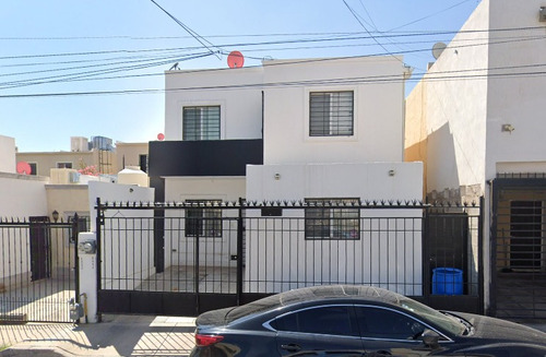 Casa Residencial Ubicada En El Fraccionaiento Los Arroyos, Chihuahua Yqh