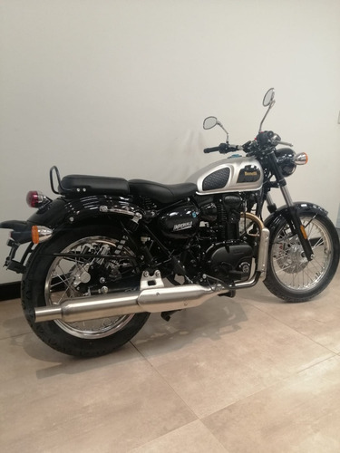Imagen 22 de 23 de Benelli Imperiale 400