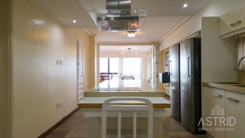 Venta Duplex En Ultimo Piso , Playa Grande,6 Amb Dep Quincho