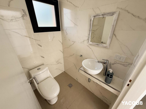 Casa En Venta - 4 Dormitorios 4 Baños - 1.750mts2 - La Plata
