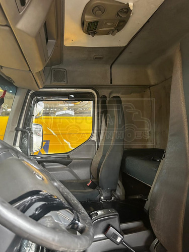 Volvo Vm 270 6x2 Com Baú Ano 2016