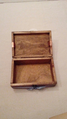 Imagen 6 de 8 de Caja De Madera Encerada Con Imagen En Cobre