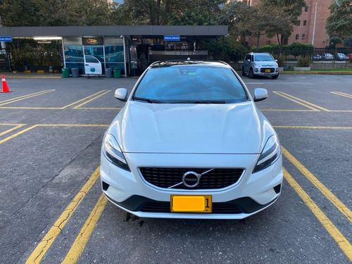Volvo V40 T4 R Design. 2.0 Turbo