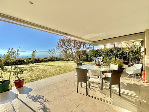 Con Jardin Privado, En Condominio: San Carlos De Apoquindo