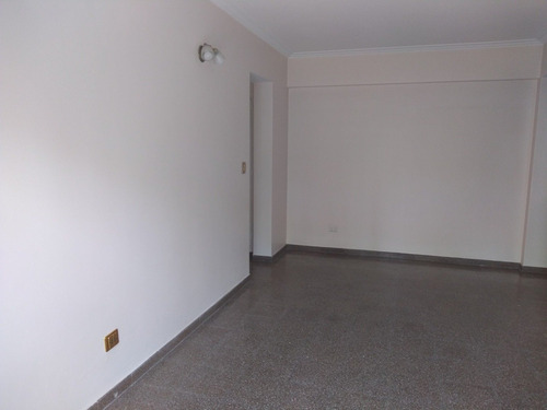 Imagen 8 de 22 de Departamento De 3 Ambientes - A La Calle - Moreno 3100