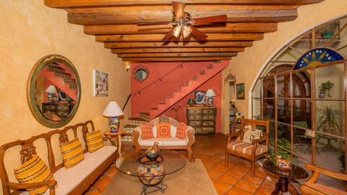 Casa En Renta, Con Terrazas Y Vistas A Una Cuadra Del Centro Histórico De San Miguel De Allende
