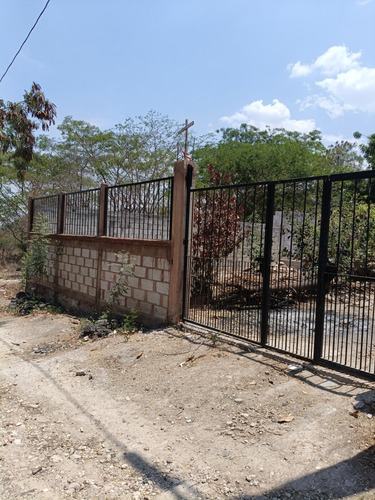 Terreno De 288 Mts. Cuadrados, Bardeado, Todos Los Servicios