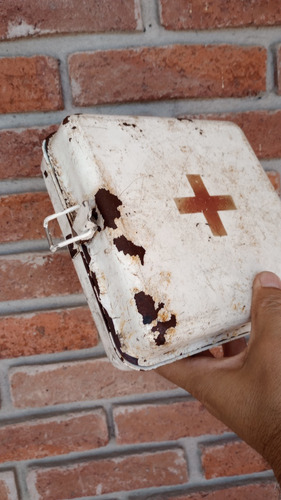 Antiguo Botiquín Médico De Chapa (Usado)