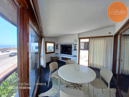 Vende Casa En Excelente Estado, Reciclada. De 6 Dormitorios En Peninsula. Punta Del Este