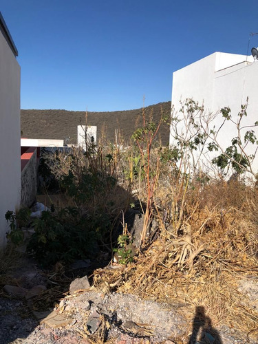 Terreno De 300 M2 En Cumbres Del Cimatario, Gran Ubicación, 