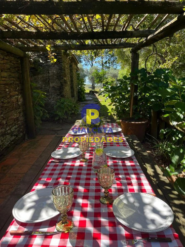 47 Hectáreas Con Casa De Piedra Y Hermoso Parque