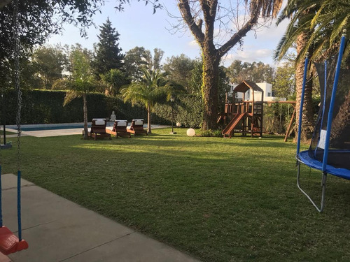 Casa Venta 4 Dormitorios 3 Baños Jardín Pileta Quincho Parrilla Cochera 280 Mts 2 -terreno 1300 Mts 2- Manuel B Gonnet