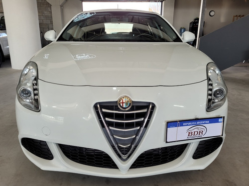 Imagen 14 de 22 de Impecable Alfa Romeo Giulietta Año 2016 Con Solo 52.000 Km