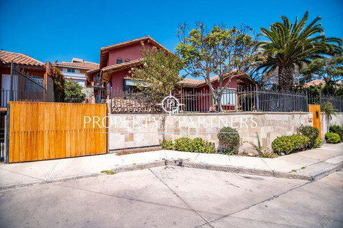 Casa En Pasaje Residencial De San Joaquin