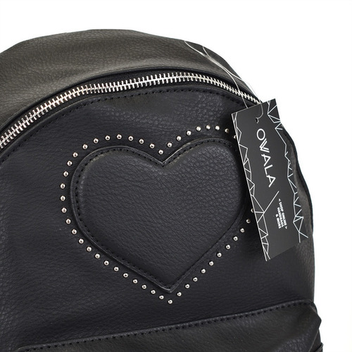 Mochila Mujer Urbana Las Oreiro Simil Cuero Corazon Tachas