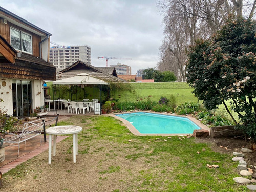 Excelente Casa En Inmejorable Ubicación En Colon