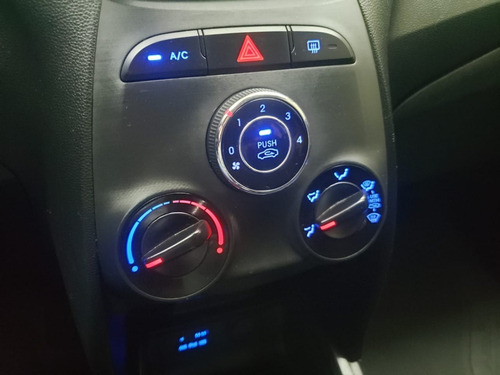 Imagem 8 de 17 de Hyundai Hb20 1.6 Comfort Plus Flex 2014 2015