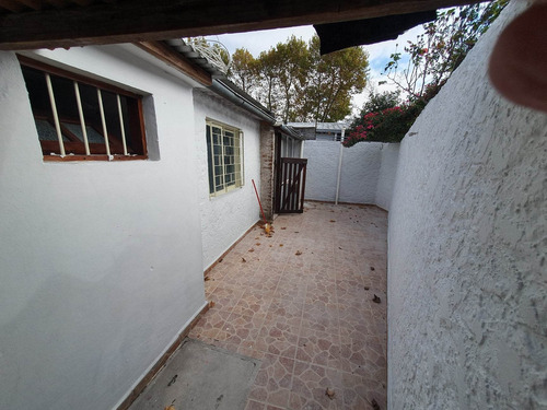 Excelente Y Amplia Casa En Pb Al Fondo, Con 3 Patios.