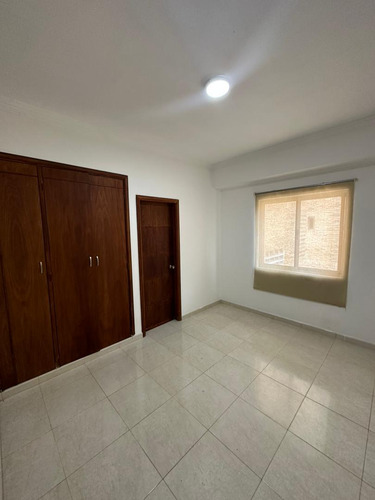 Se Alquila Apartamento Urb. Las Chimeneas Resid. Siena (sr)