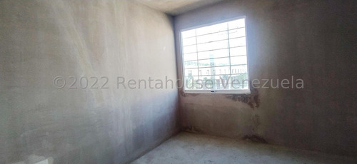 Imagen 19 de 30 de Casa En Venta En Terrazas De La Ensenada Barquisimeto Lara +++m.c * R-a-h N° +0-4-2-4- 5.5.6. 5.7. 5.9 *--**