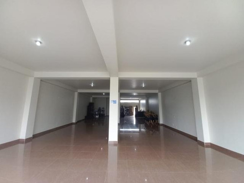 Imagen 4 de 5 de Avenida Urdaneta Local Se Vende 230.000 O Se Alquila 1000