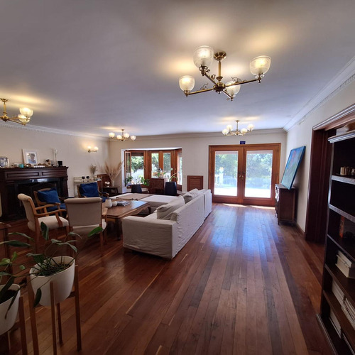 Importante Residencia En Venta En San Isidro, De Libertador Al Rio