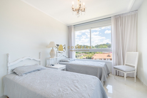 Apartamento De Tres Dormitorios Y Servicio En Alquiler Le Jardin- Ref: 4042
