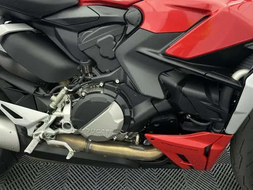 Ducati Streetfighter V2