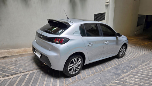 Peugeot 208 1.6 Feline Tiptronic