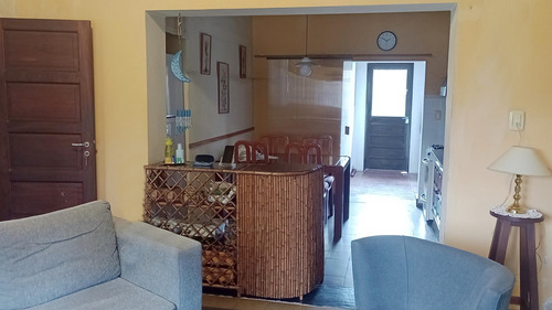 Venta Hermoso Chalet Serrano En Villa De Las Rosas, Excelente Ubicación