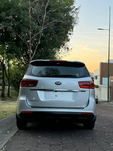 Kia Sedona 3.3 V6 Lx At