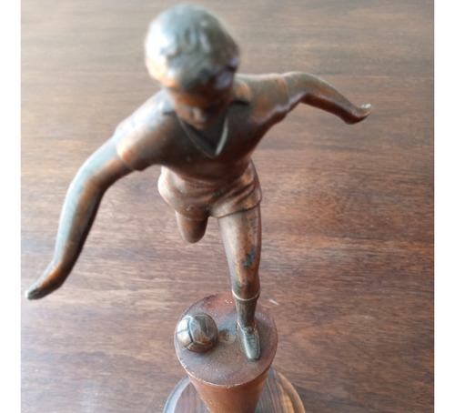 Troféu Antigo De Futebol Em Metal (Usado)
