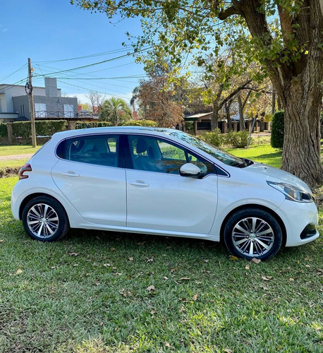 Peugeot 208 1.6 Feline
